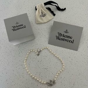 Vivienne Westwood mini bas relief pearl chocker